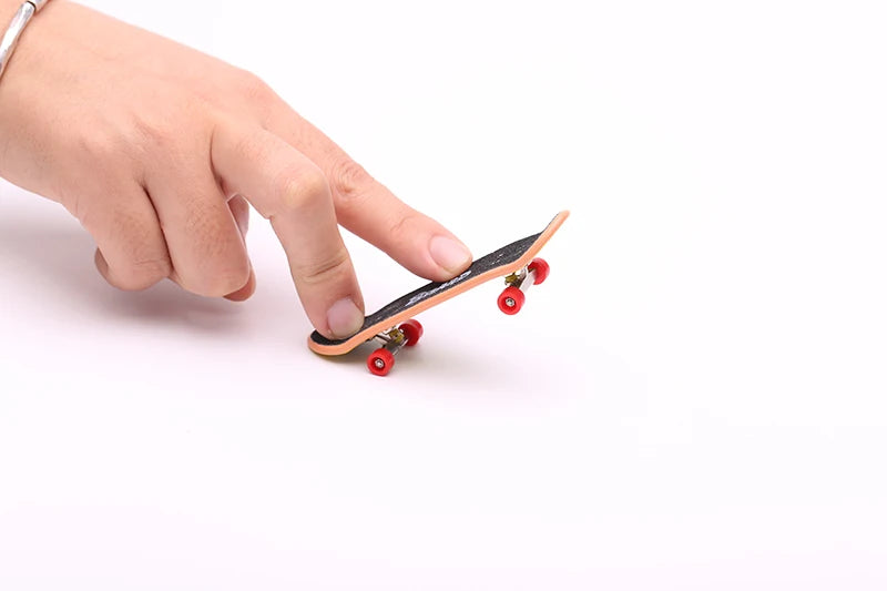 Finger Skateboard Skatepark Mini Ramp Skateboarding with Metal Wheels Finger Teck Toys for Finger Sport Game