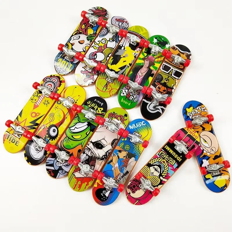 1/3/5pcs Mini Professional Skate Board Toys Cool Finger Sports Plastic Skateboards Creative Fingertip Toys for Parrots and Kids